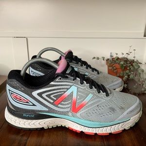New Balance 860 V7